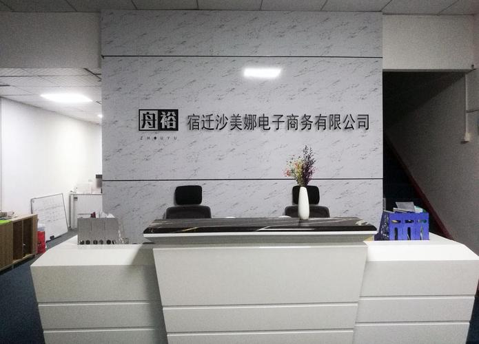 胡晓,公司经营范围包括:利用互联网销售:眼镜(隐形眼镜